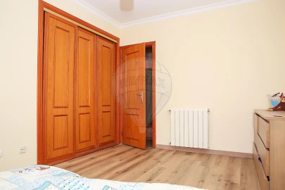 Moradia T5 para Venda em Santo Quintino