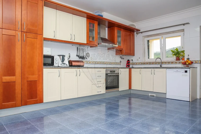 Moradia T5 para Venda em Santo Quintino