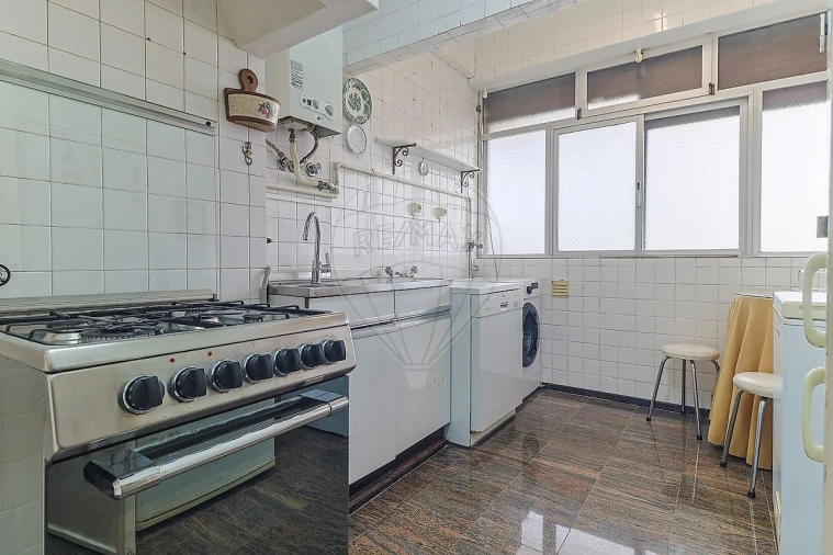 Apartamento T4 para Venda em Buarcos Foto 3