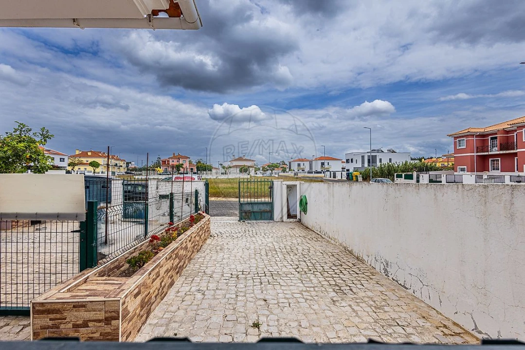 Moradia T3 para Venda em Aveiras de Baixo Foto 1