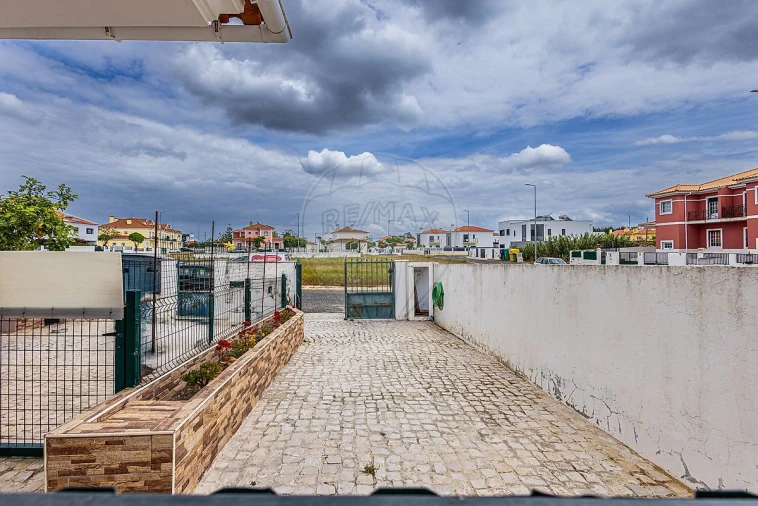 Moradia T3 para Venda em Aveiras de Baixo