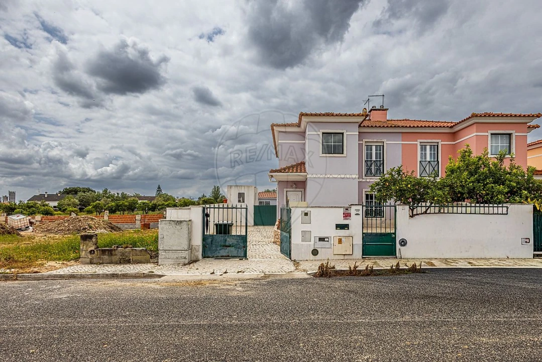 Moradia T3 para Venda em Aveiras de Baixo Foto 7