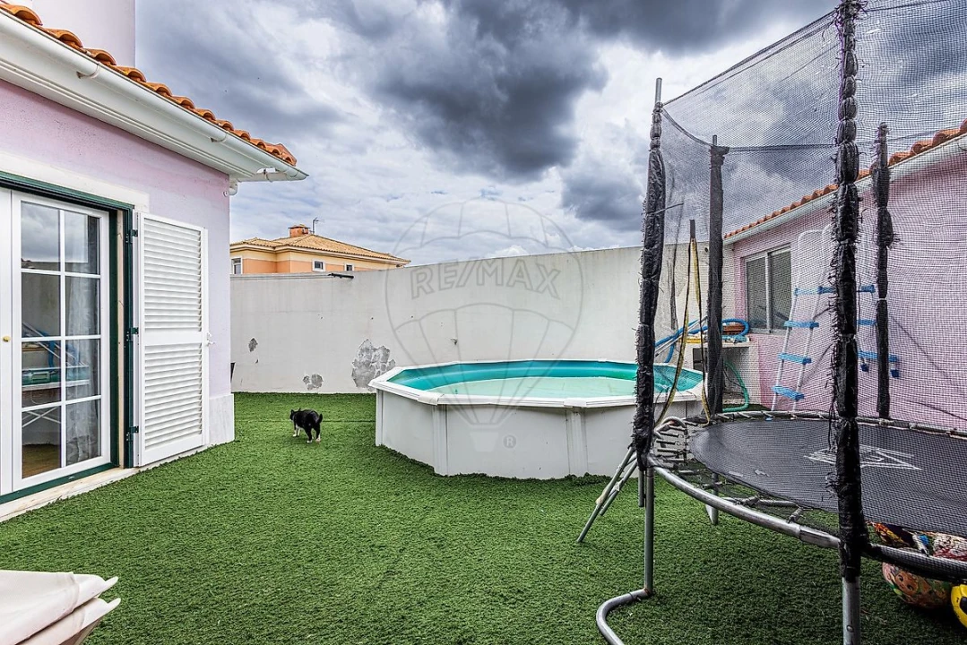 Moradia T3 para Venda em Aveiras de Baixo Foto 5