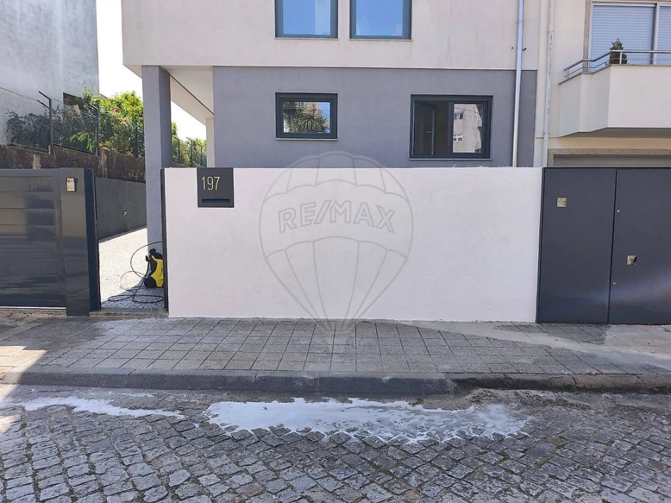 Moradia T4 para Venda em Fânzeres e São Pedro da Cova Foto 7