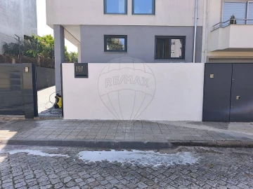 Moradia T4 para Venda em Fânzeres e São Pedro da Cova