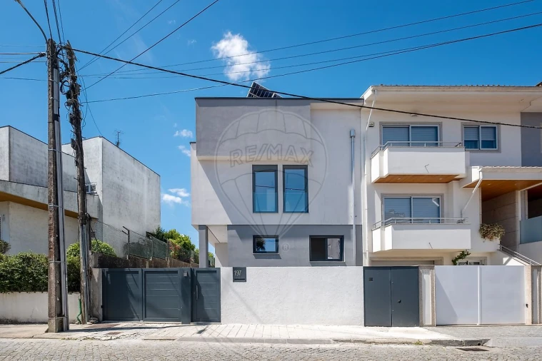 Moradia T4 para Venda em Fânzeres e São Pedro da Cova Foto 5