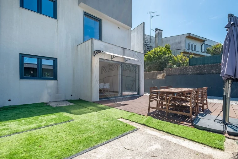 Moradia T4 para Venda em Fânzeres e São Pedro da Cova Foto 36