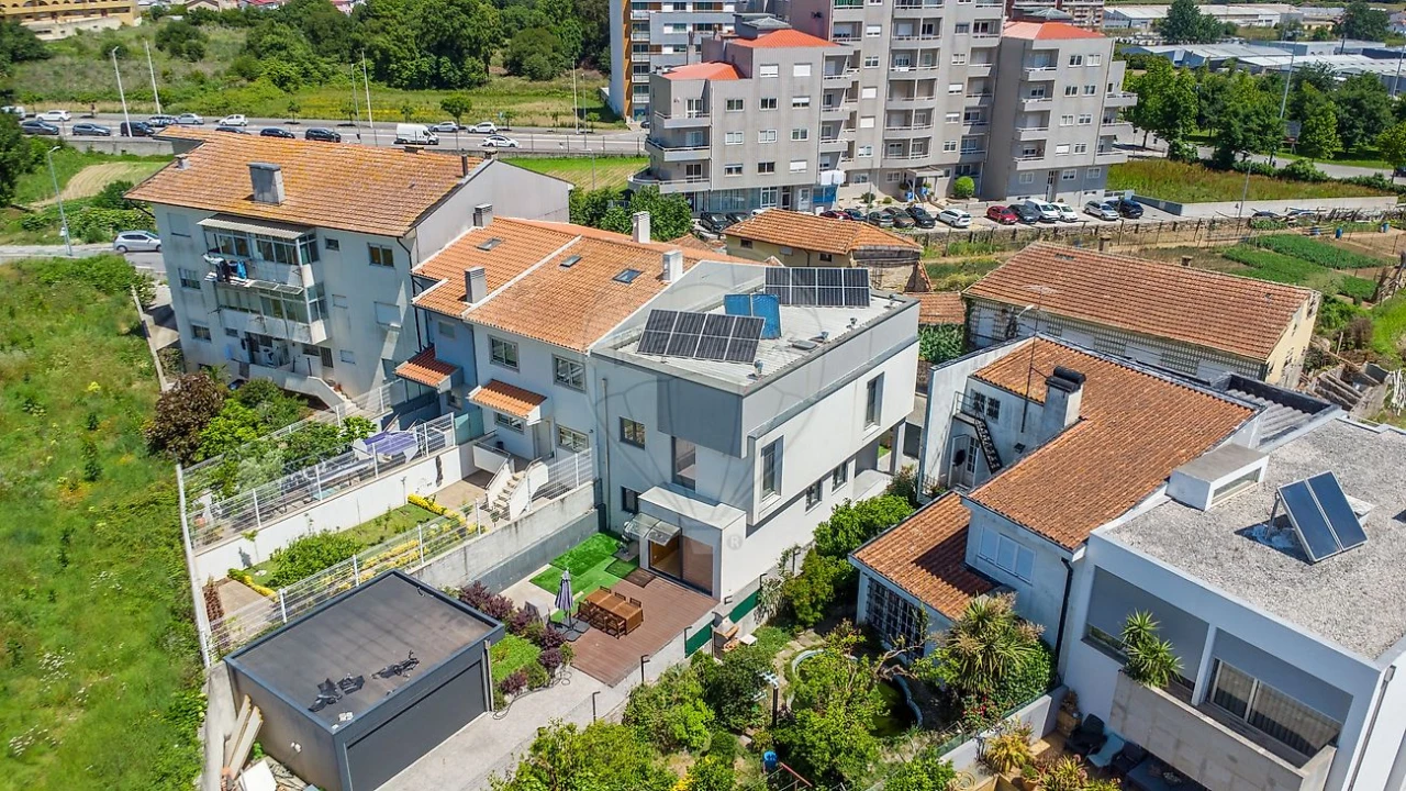 Moradia T4 para Venda em Fânzeres e São Pedro da Cova Foto 38