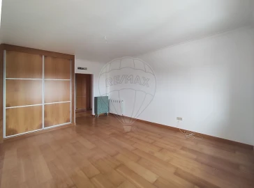 Moradia T5 para Venda em Assafarge e Antanhol