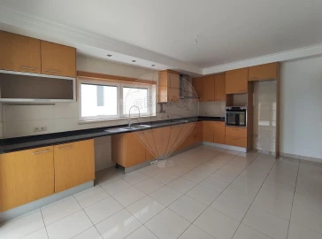 Moradia T5 para Venda em Assafarge e Antanhol