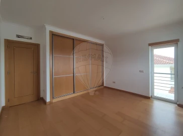 Moradia T5 para Venda em Assafarge e Antanhol