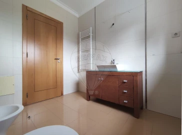 Moradia T5 para Venda em Assafarge e Antanhol