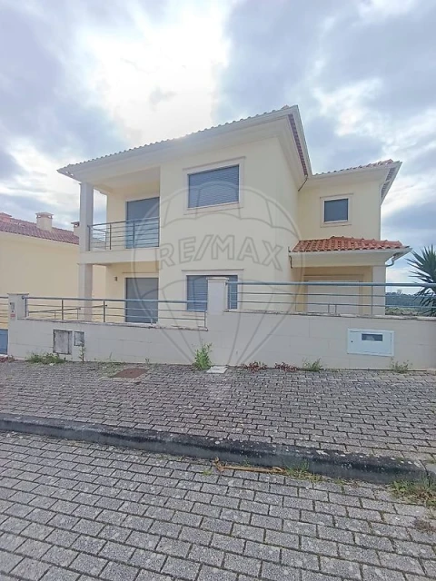 Moradia T5 para Venda em Assafarge e Antanhol