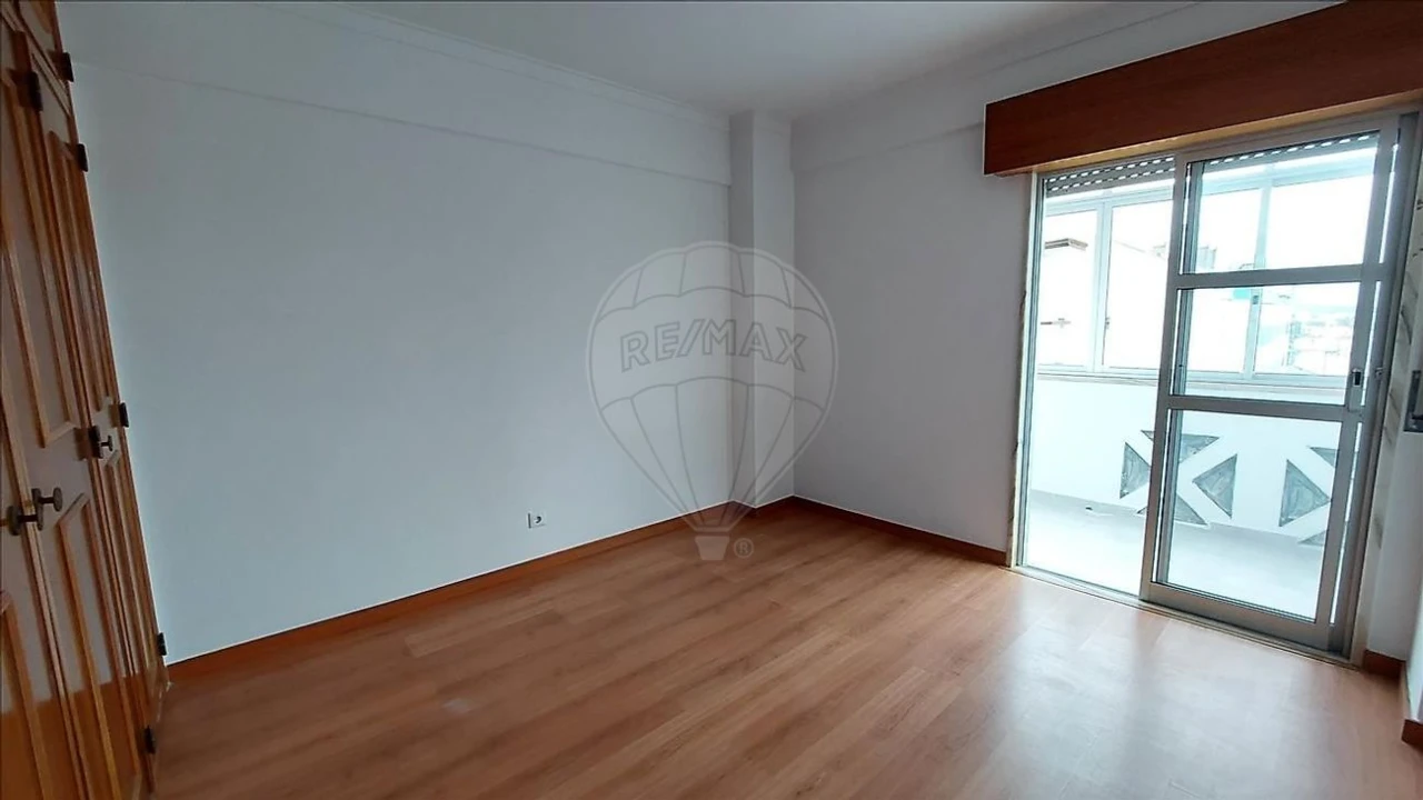 Apartamento T2 para Venda em Algueirão-Mem Martins Foto 12