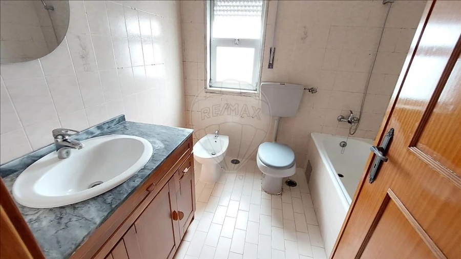 Apartamento T2 para Venda em Algueirão-Mem Martins Foto 2