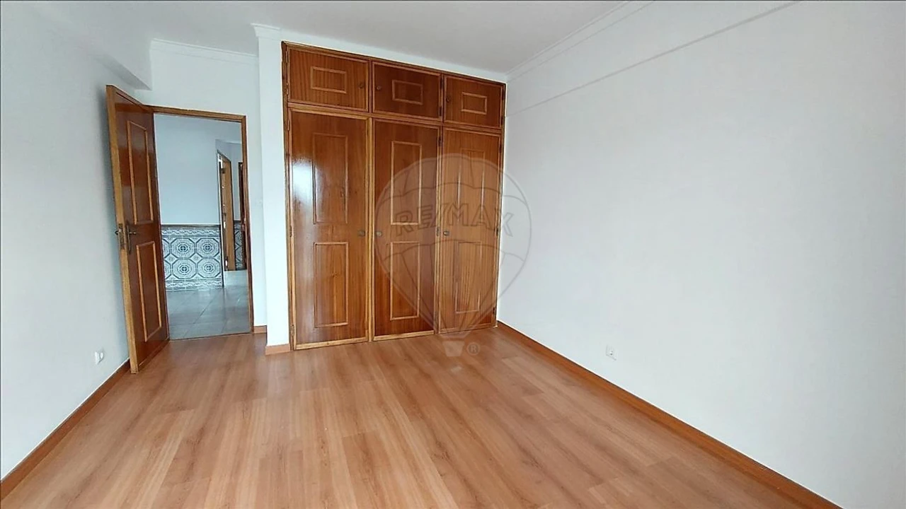 Apartamento T2 para Venda em Algueirão-Mem Martins Foto 9