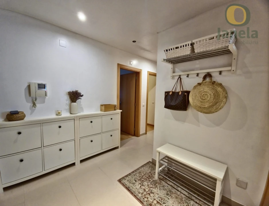 Apartamento T2 para Venda em Quelfes Foto 6
