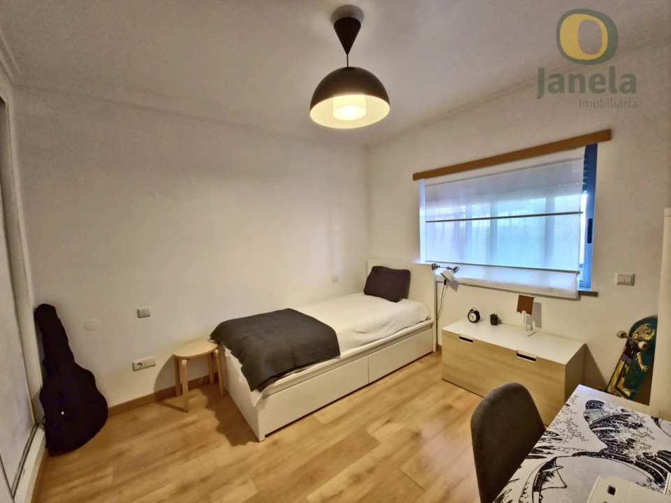 Apartamento T2 para Venda em Quelfes Foto 11