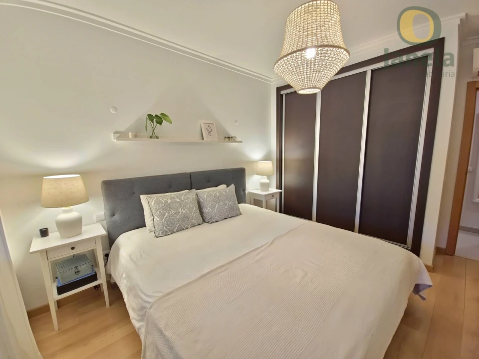 Apartamento T2 para Venda em Quelfes Foto 13