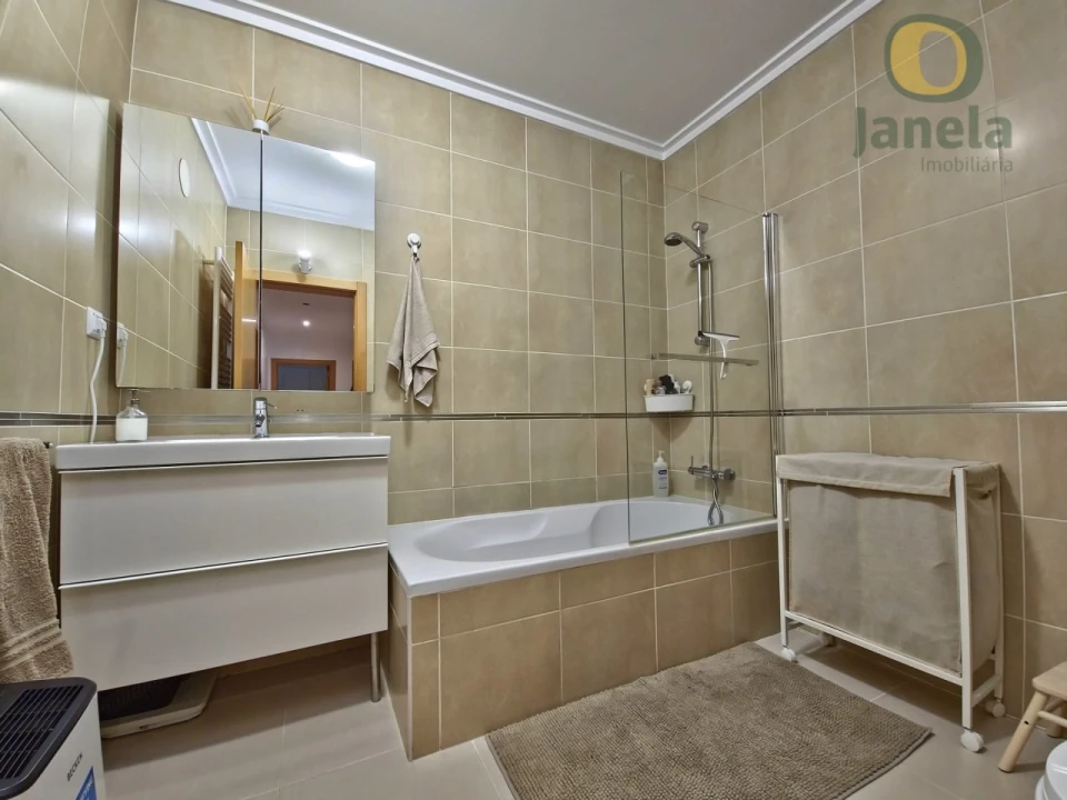 Apartamento T2 para Venda em Quelfes Foto 14