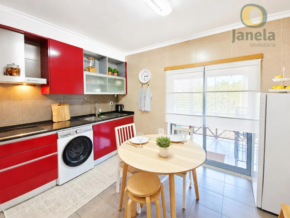 Apartamento T2 para Venda em Quelfes Foto 3