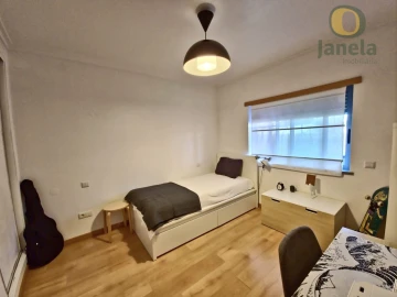 Apartamento T2 para Venda em Quelfes