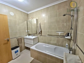 Apartamento T2 para Venda em Quelfes