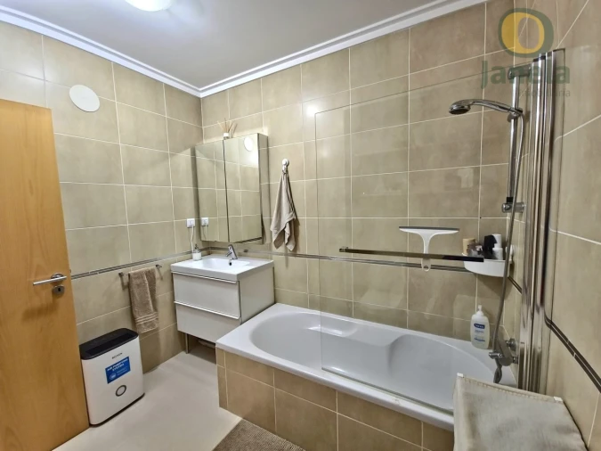 Apartamento T2 para Venda em Quelfes Foto 16