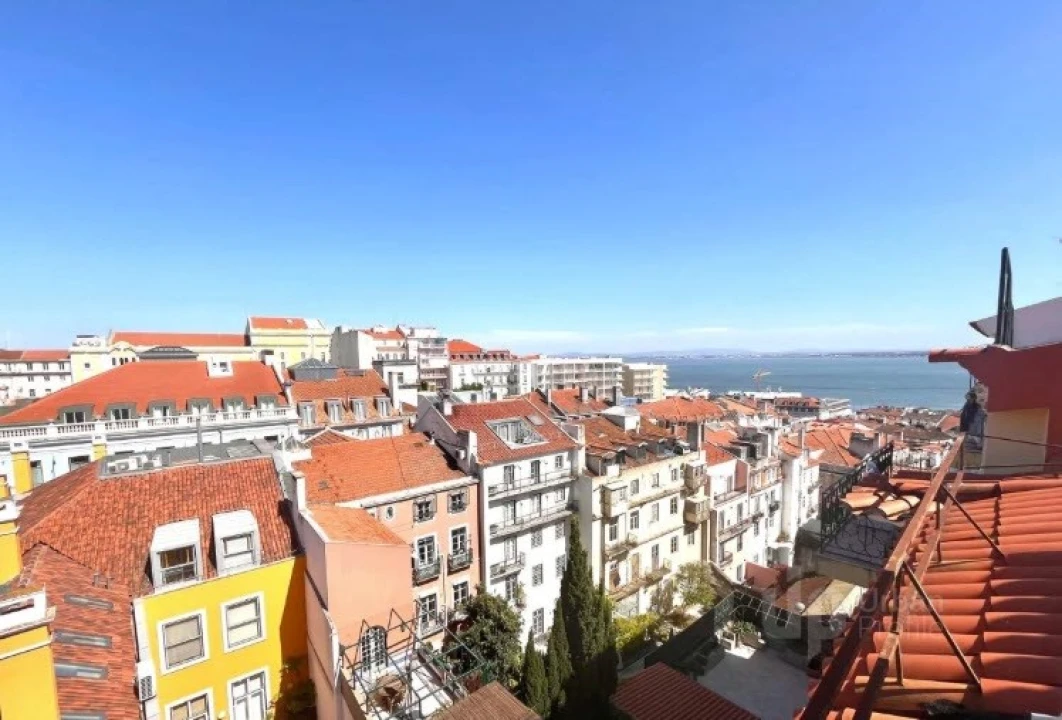 Apartamento T2 para Arrendamento em Misericórdia Foto 17