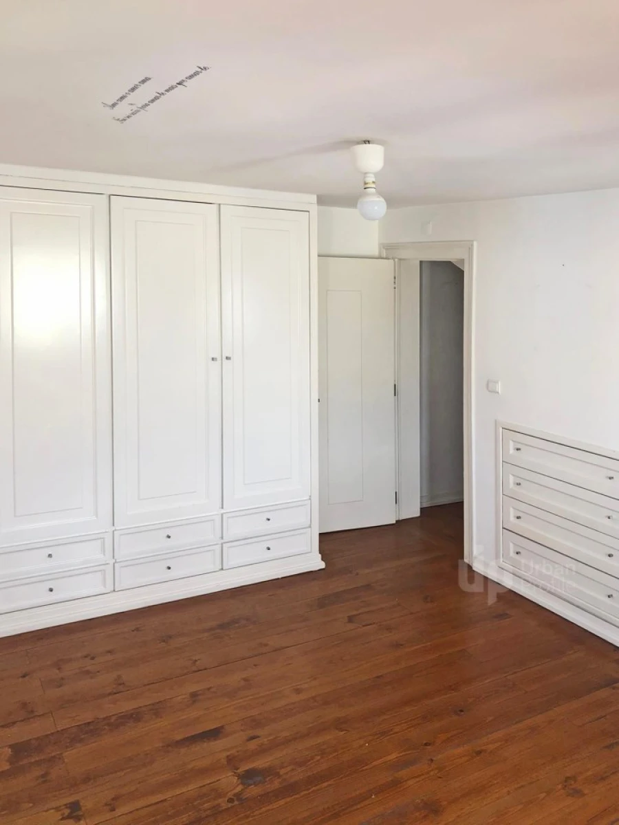 Apartamento T2 para Arrendamento em Misericórdia Foto 11