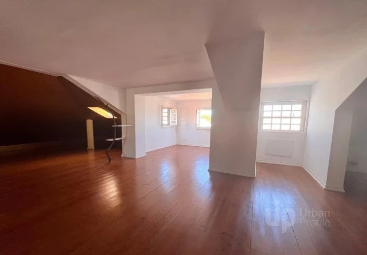 Apartamento T2 para Arrendamento em Misericórdia Foto 2