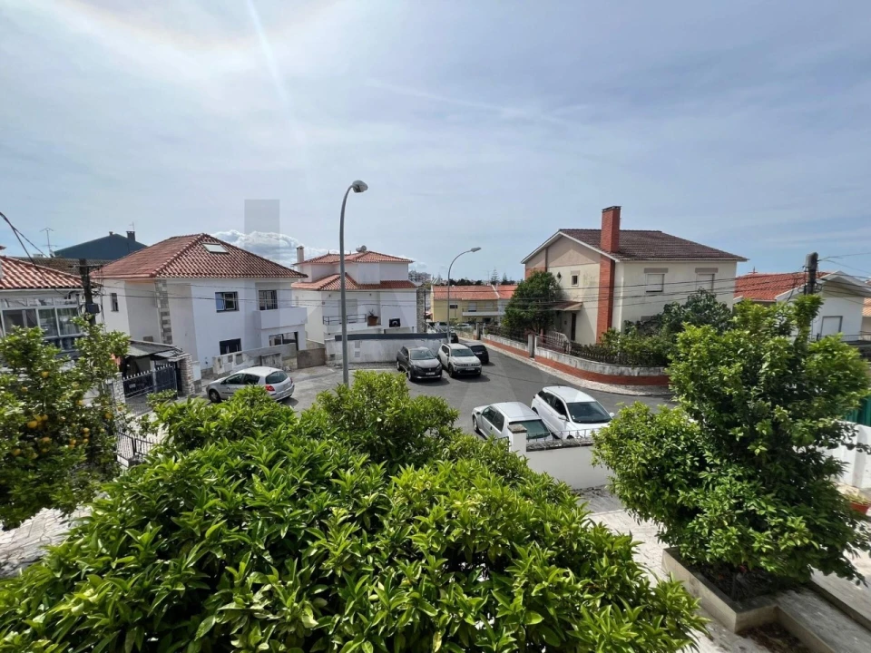 Moradia T3 para Venda em Carnaxide e Queijas Foto 3
