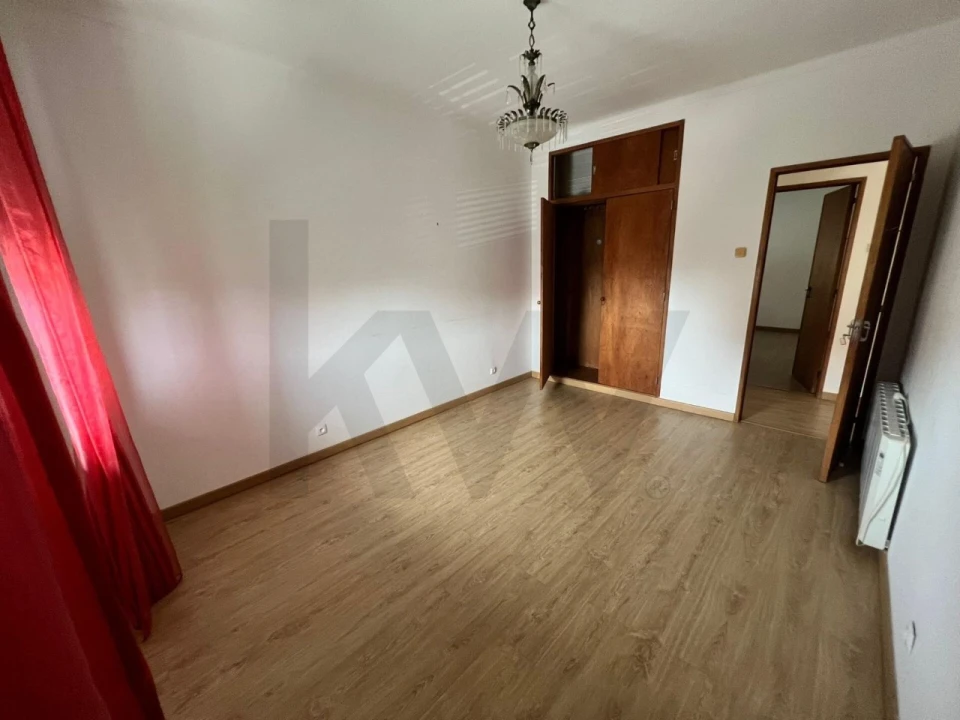 Moradia T3 para Venda em Carnaxide e Queijas Foto 10