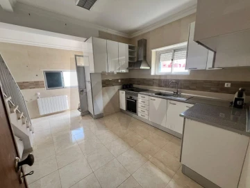 Moradia T3 para Venda em Carnaxide e Queijas