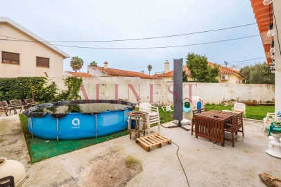Moradia T4 para Venda em Carcavelos e Parede