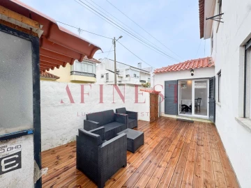 Moradia T4 para Venda em Carcavelos e Parede