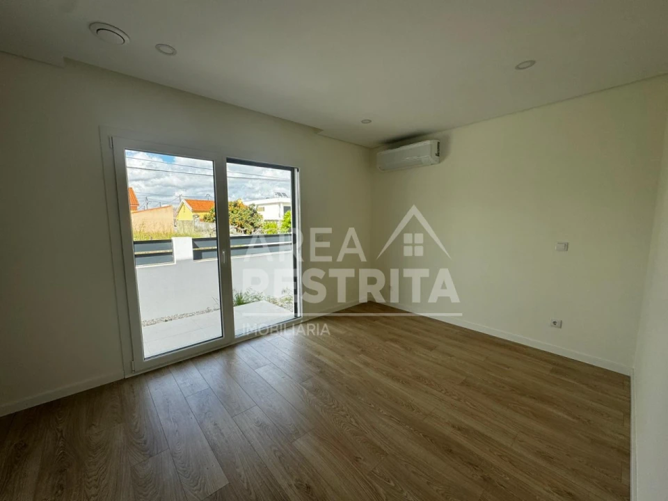 Moradia T3 para Venda em Fernao Ferro Foto 22