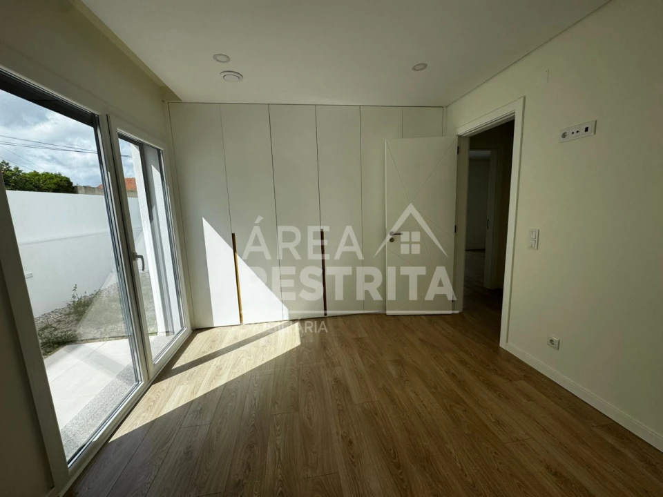 Moradia T3 para Venda em Fernao Ferro Foto 23