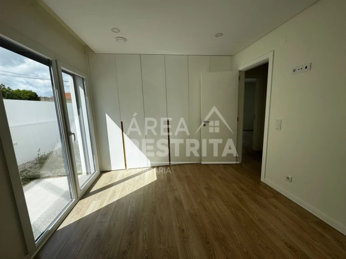 Moradia T3 para Venda em Fernao Ferro Foto 23