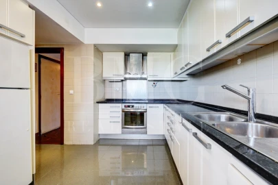 Apartamento T4 para Venda em Lumiar