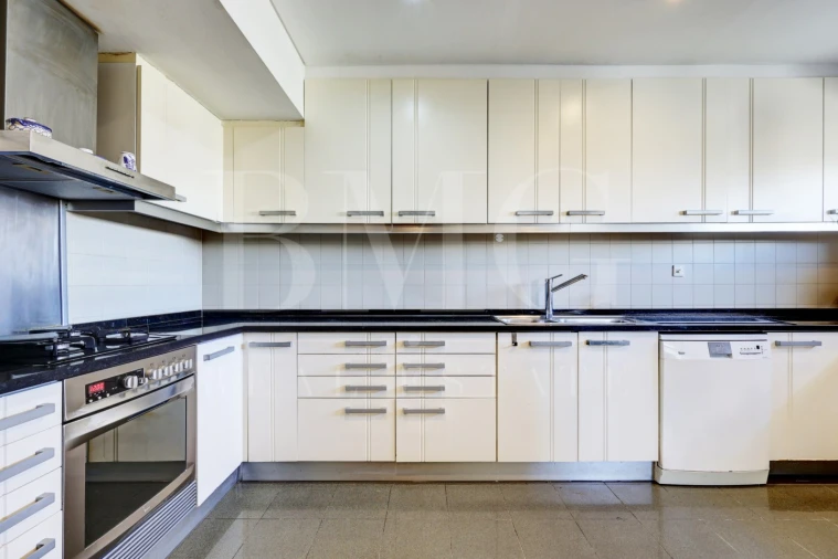 Apartamento T4 para Venda em Lumiar Foto 17