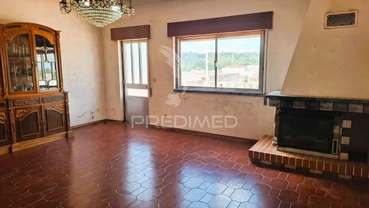 Moradia T2 para Venda em Arneiro das Milhariças Foto 3