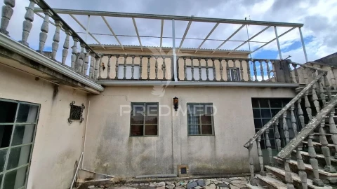 Moradia T2 para Venda em Arneiro das Milhariças