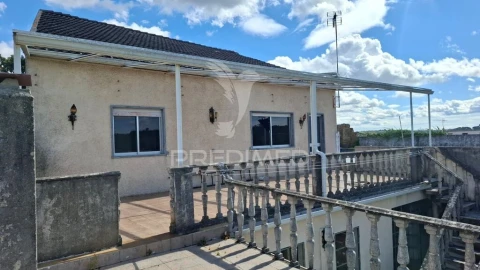 Moradia T2 para Venda em Arneiro das Milhariças
