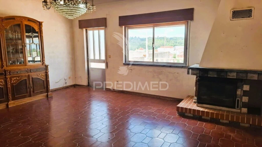 Moradia T2 para Venda em Arneiro das Milhariças Foto 3