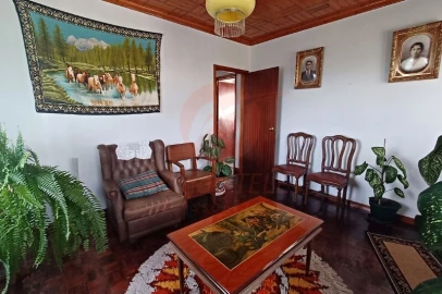 Moradia T4 para Venda em Urzelina (São Mateus)
