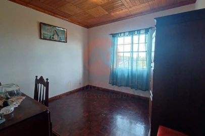 Moradia T4 para Venda em Urzelina (São Mateus)