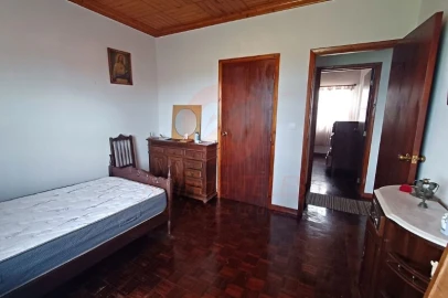 Moradia T4 para Venda em Urzelina (São Mateus)