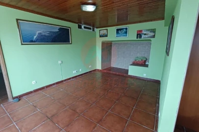 Moradia T4 para Venda em Urzelina (São Mateus)