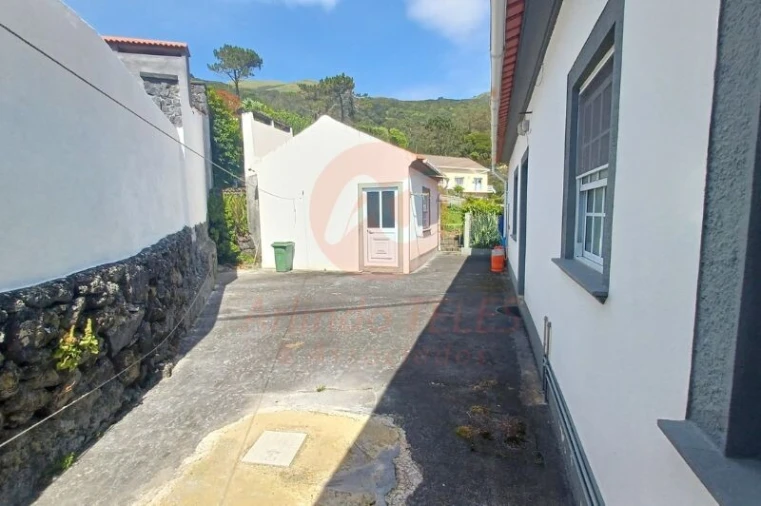 Moradia T4 para Venda em Urzelina (São Mateus) Foto 24